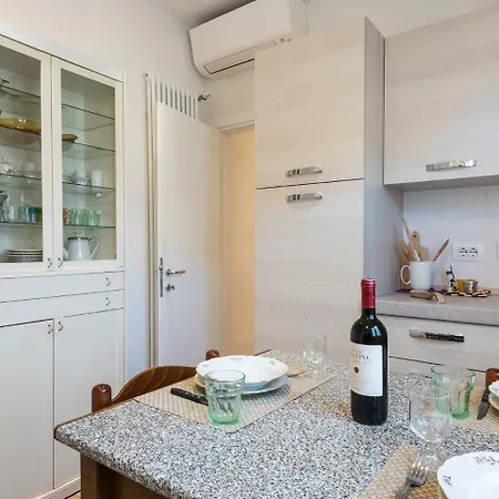Oltrarno Halldis Apartment